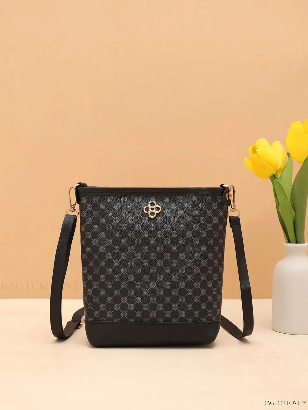 BagForLove - Chic Bucket Bag with Retro Twist for Everyday Use