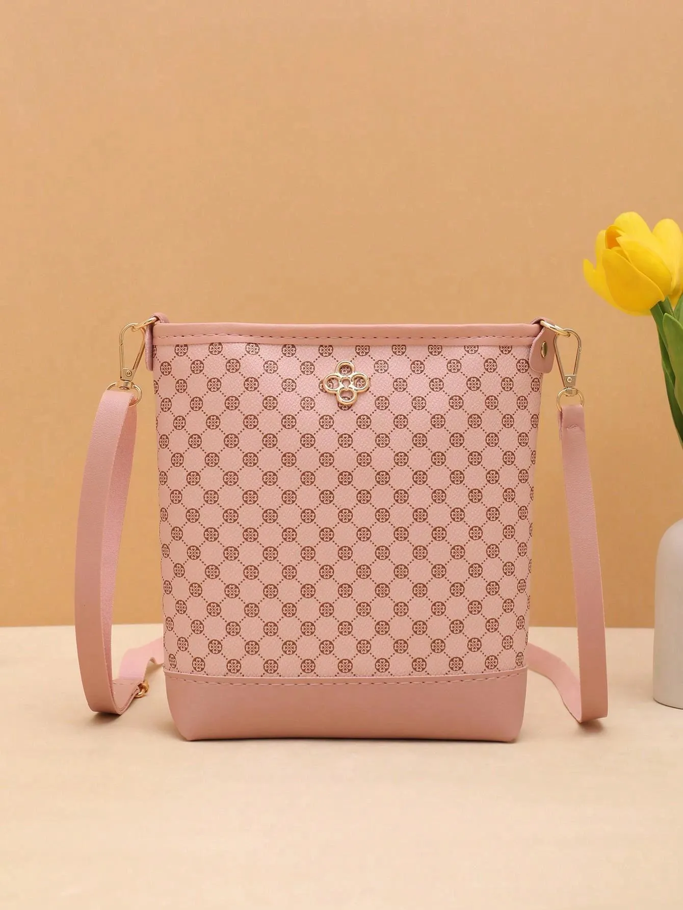 BagForLove - Chic Bucket Bag with Retro Twist for Everyday Use