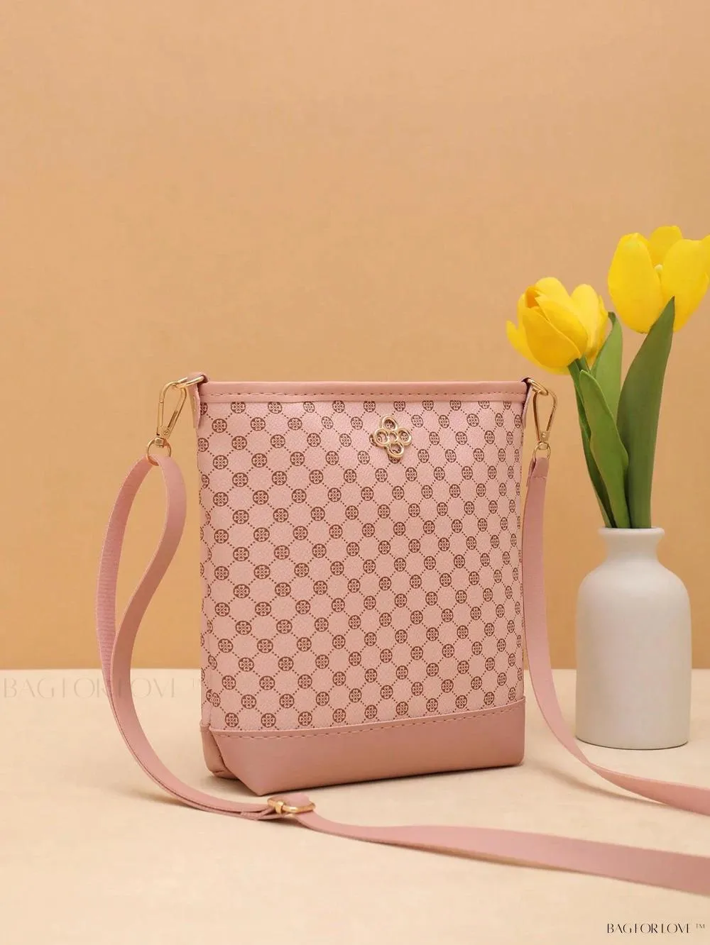BagForLove - Chic Bucket Bag with Retro Twist for Everyday Use