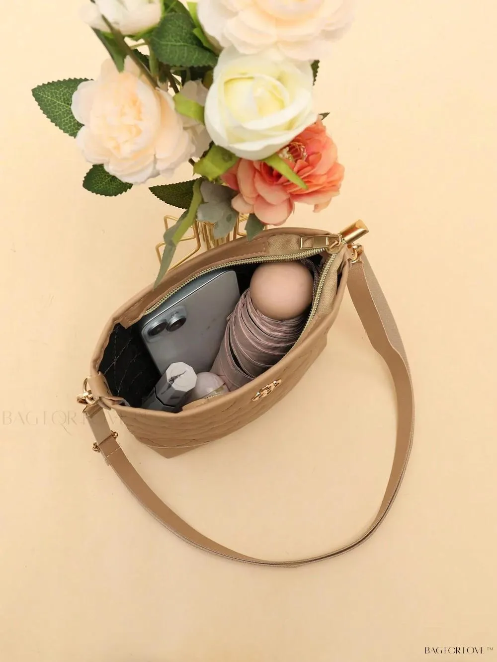 BagForLove - Chic Bucket Bag with Retro Twist for Everyday Use