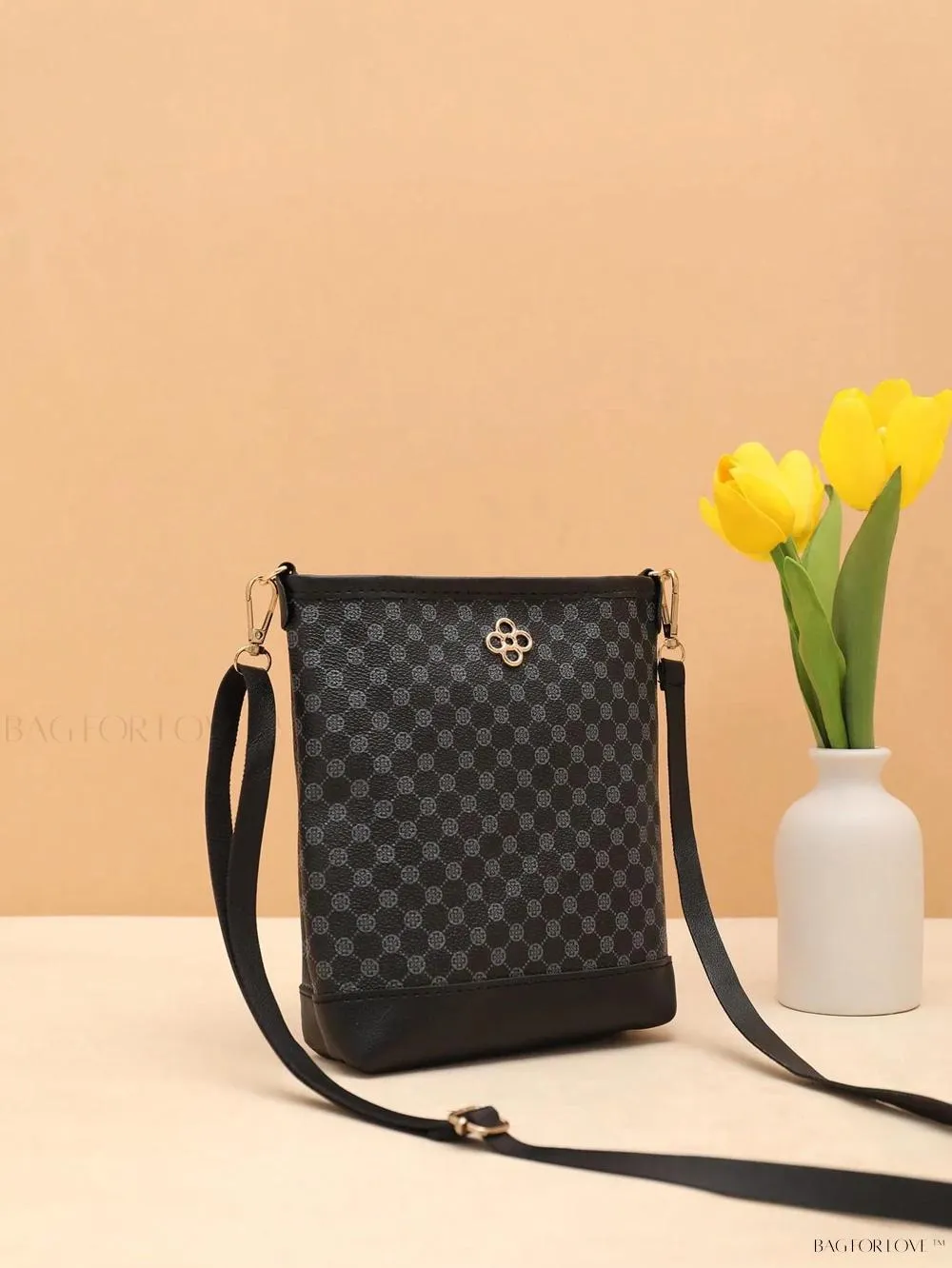 BagForLove - Chic Bucket Bag with Retro Twist for Everyday Use