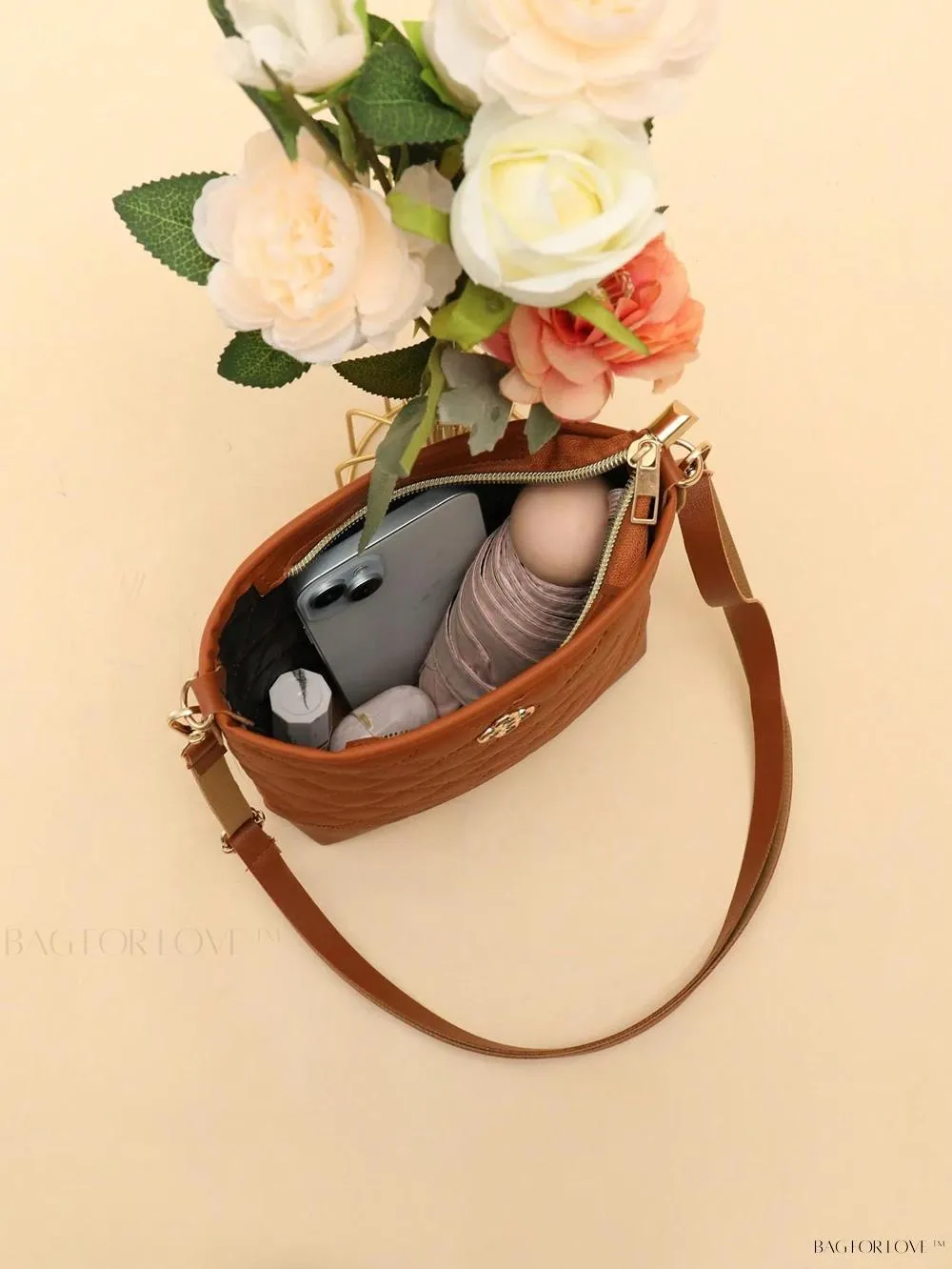 BagForLove - Chic Bucket Bag with Retro Twist for Everyday Use