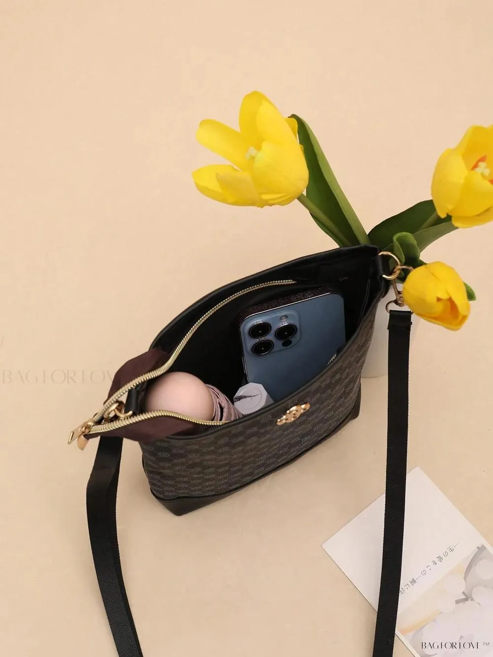 BagForLove - Chic Bucket Bag with Retro Twist for Everyday Use