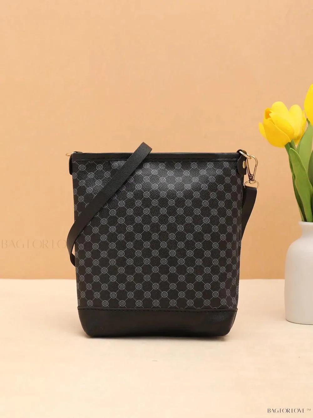 BagForLove - Chic Bucket Bag with Retro Twist for Everyday Use