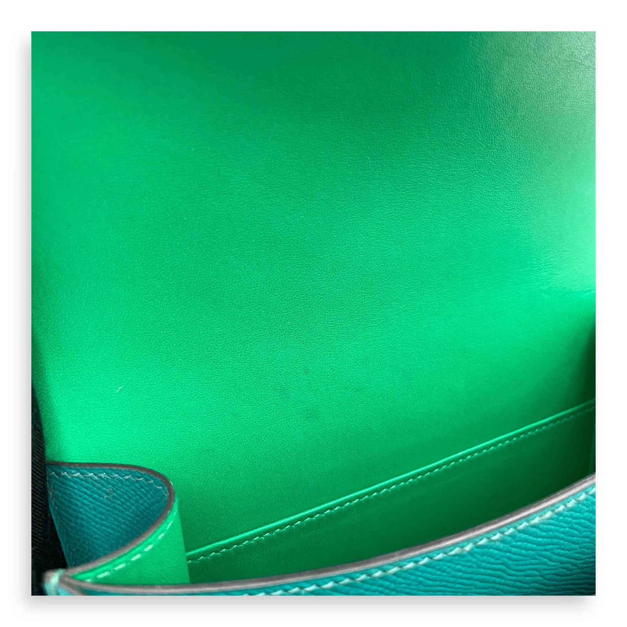 Constance 18 Paon/Menthe in Epsom, Enamel hardware