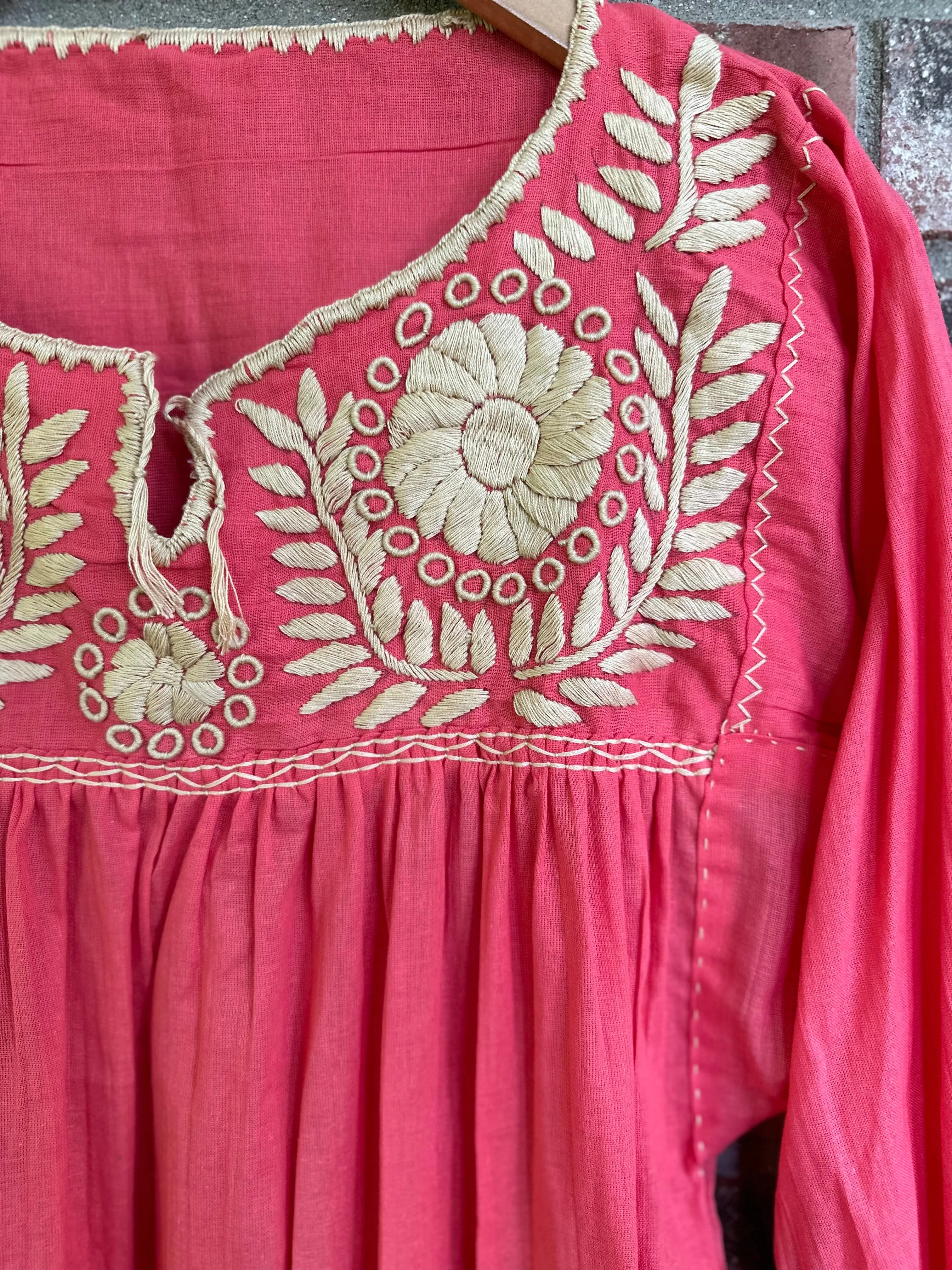 Coral and Beige Blusa con Flores
