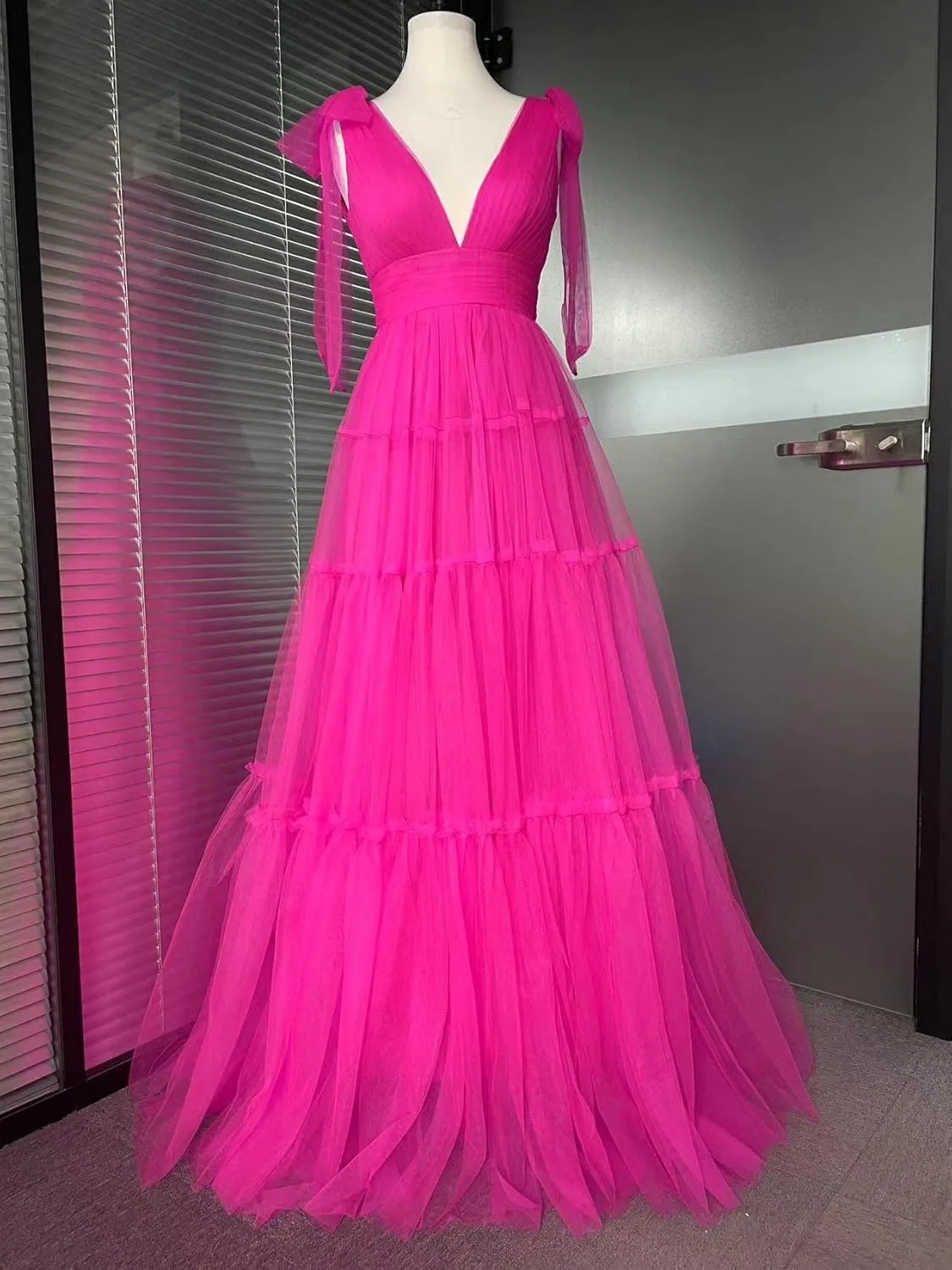 Double V-Neck Tulle Prom Dress for Women Long Spaghetti Straps Backless Formal Evening Party Gowns