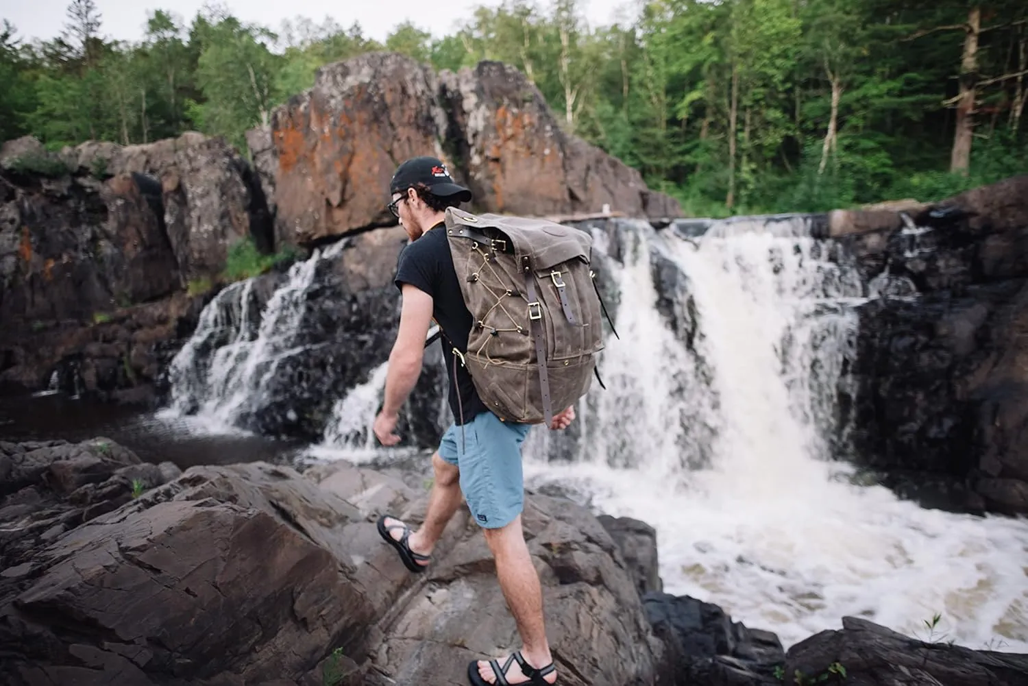 Frost River Isle Royale Junior Bushcraft Backpack - Durable Waxed Canvas Outdoor Hiking Pack, 26 Liter, Heritage Black