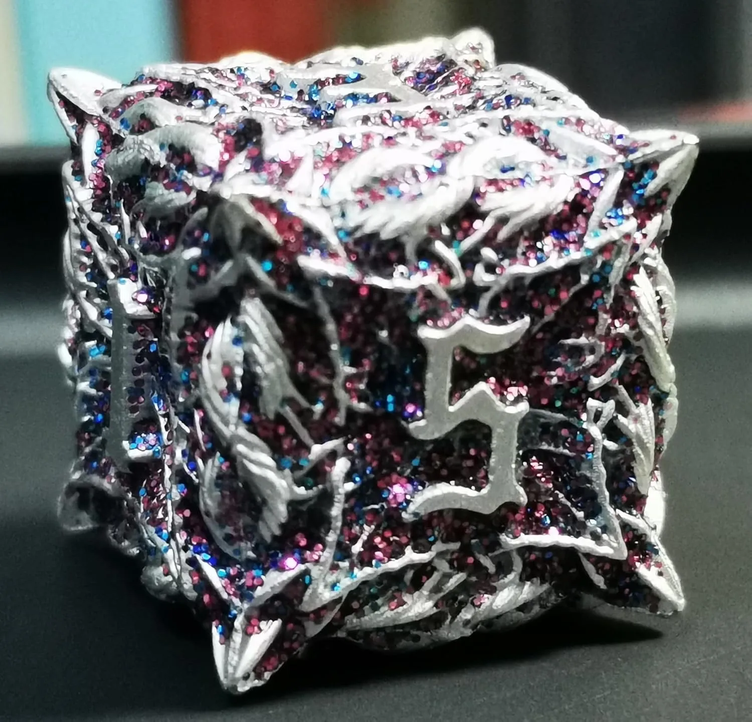 HAOMEJA Metal DND Flash Magic Vine Leaf Dice Set 7 PCS Polyhedral D&D Dice Set Apply to DunFgeons and Dragons Gift Role Playing Dice (Flash White)