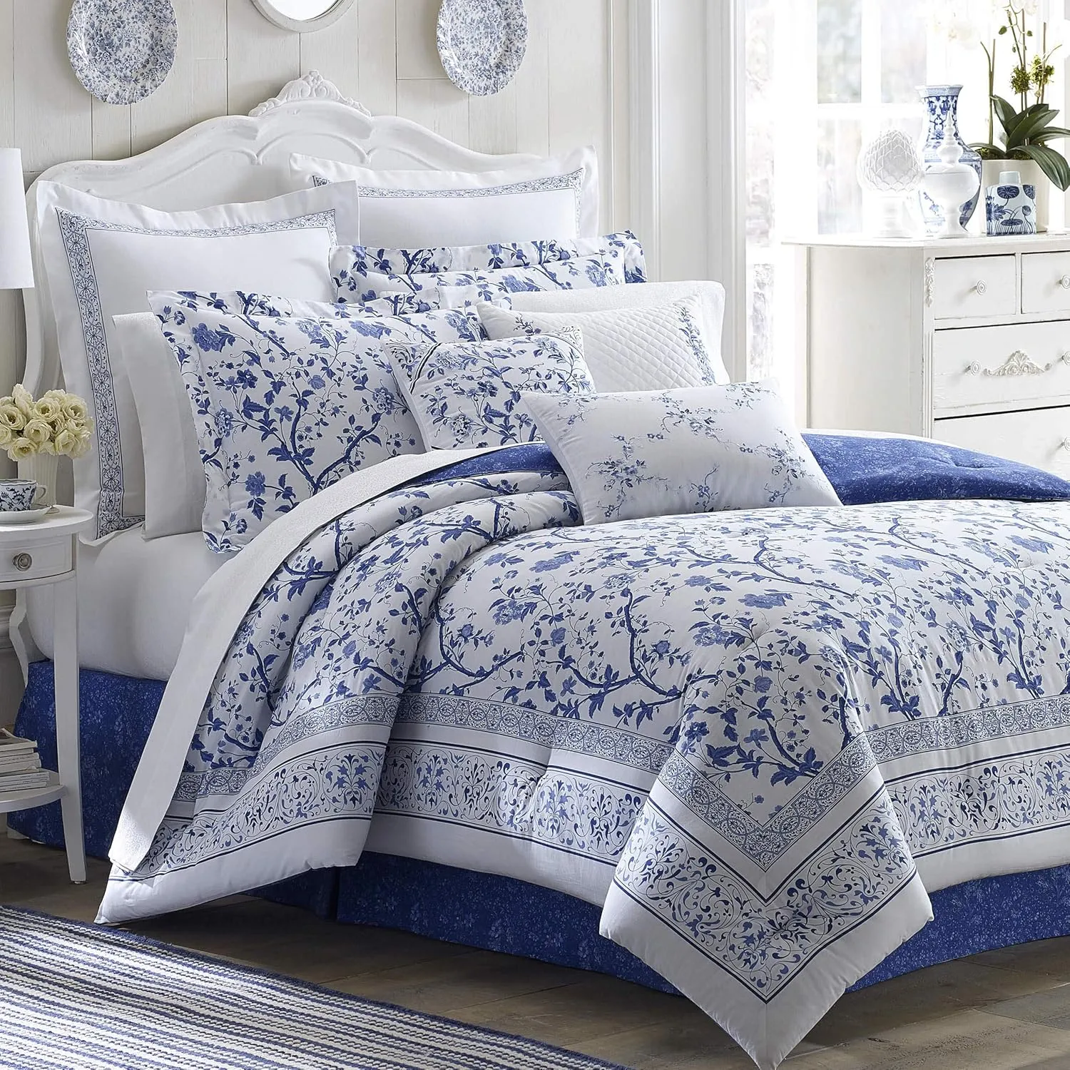 Laura Ashley Throw Pillow Home Decor with Envelope Closure, 14" x 20", Charlotte Blue/White