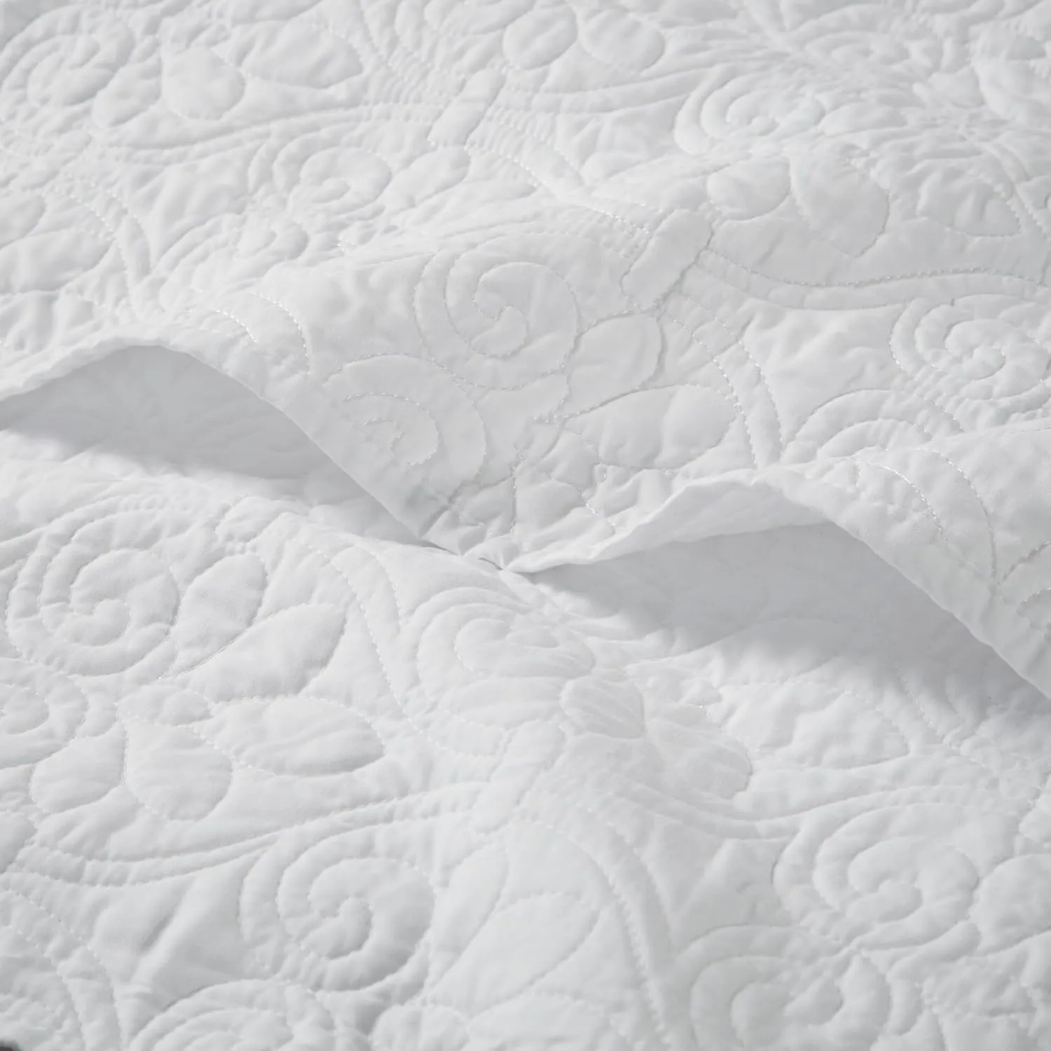 Madison Park Quebec Oversized Quilted Throw in White Finish MP50-2986, 60"x70"