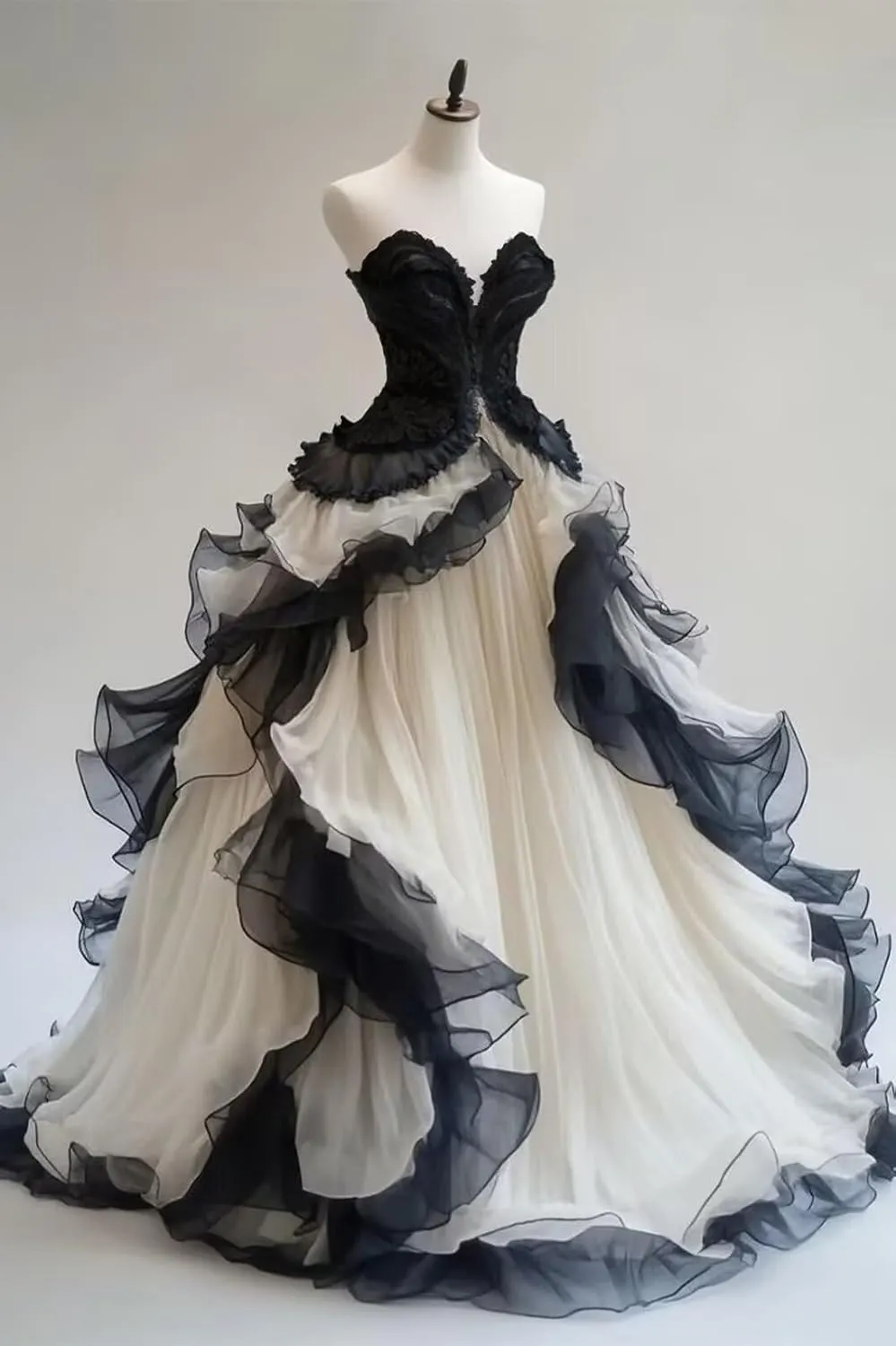 Mauuwy Gothic Wedding Dresses Sweetheart Tiered Wedding Gown for Bride Women Vintage Victorian's Bridal Gown