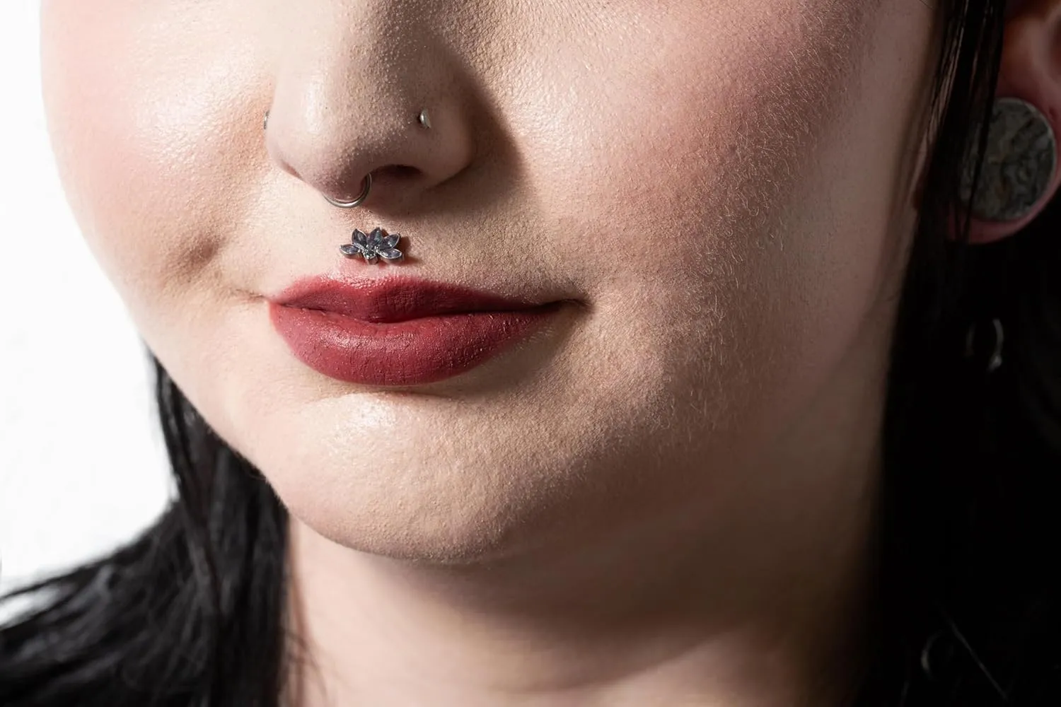 Pierced Owl 18GA F136 Implant Grade Titanium CZ Crystal Lotus Flower Marquise Threadless Push-In Flower Base Labret Stud