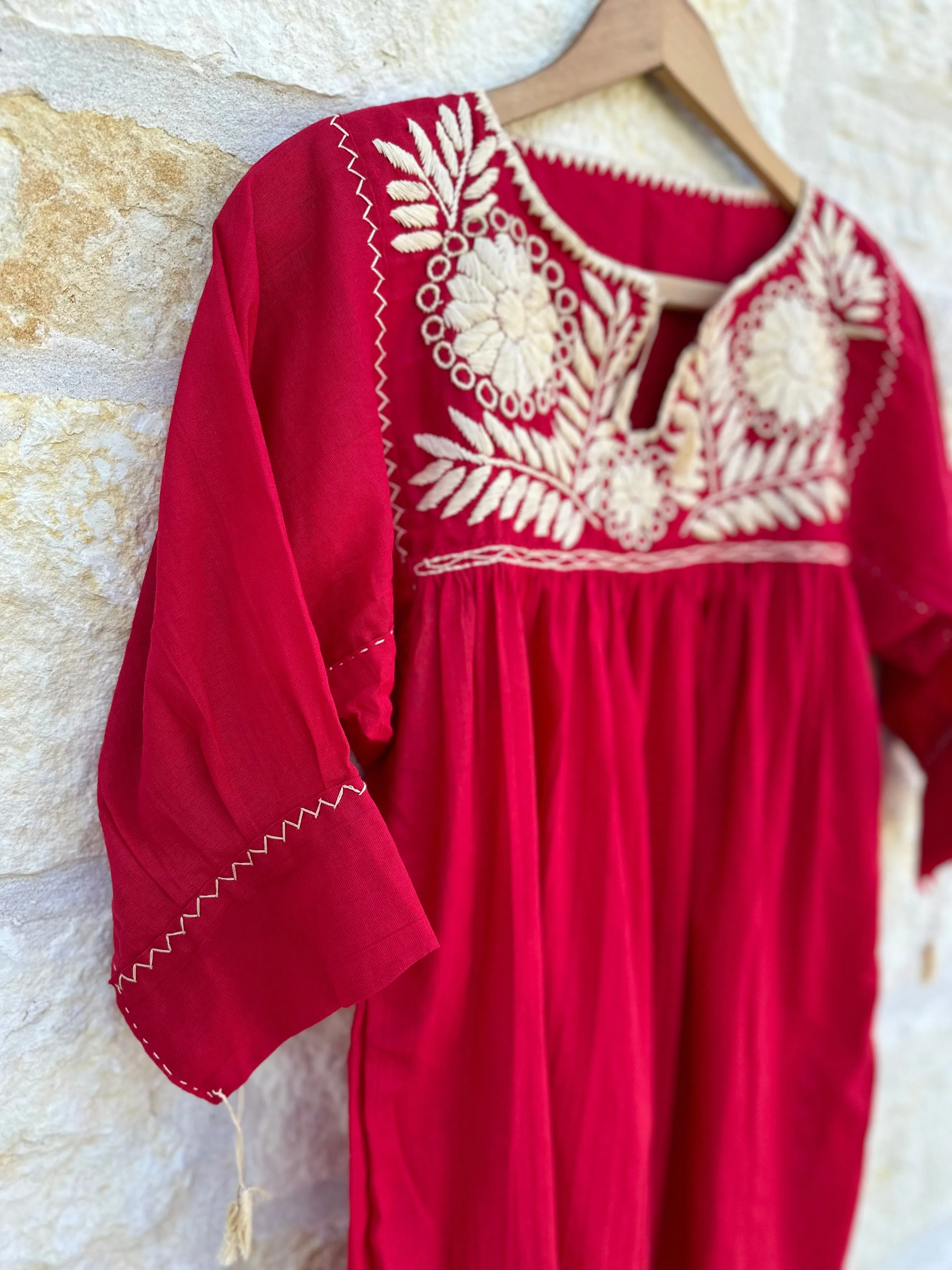 Red and Beige Blusa con Flores