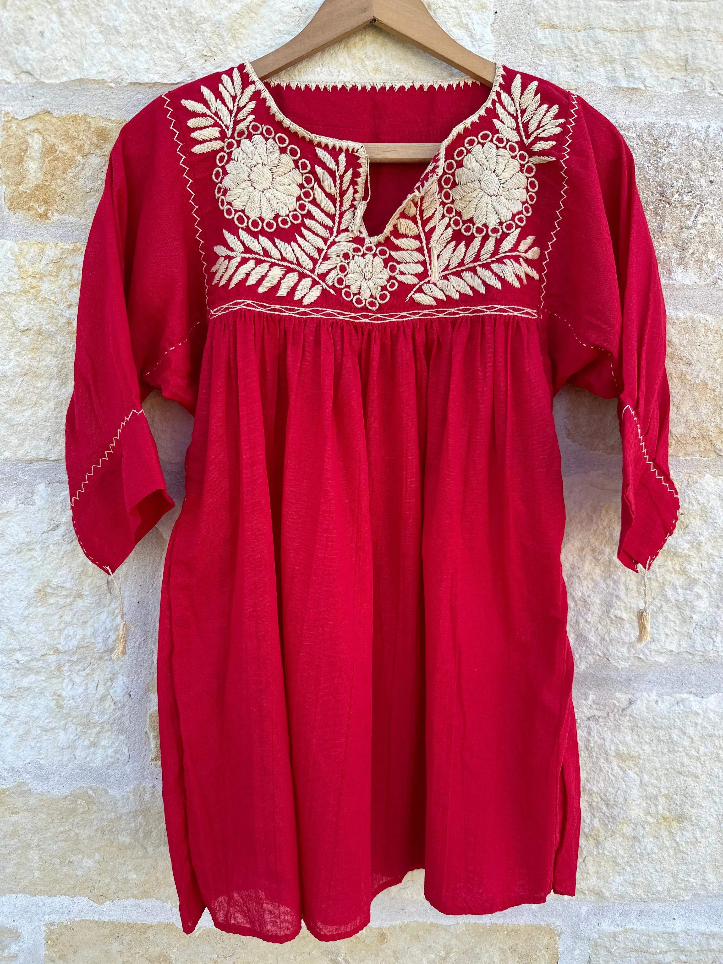 Red and Beige Blusa con Flores