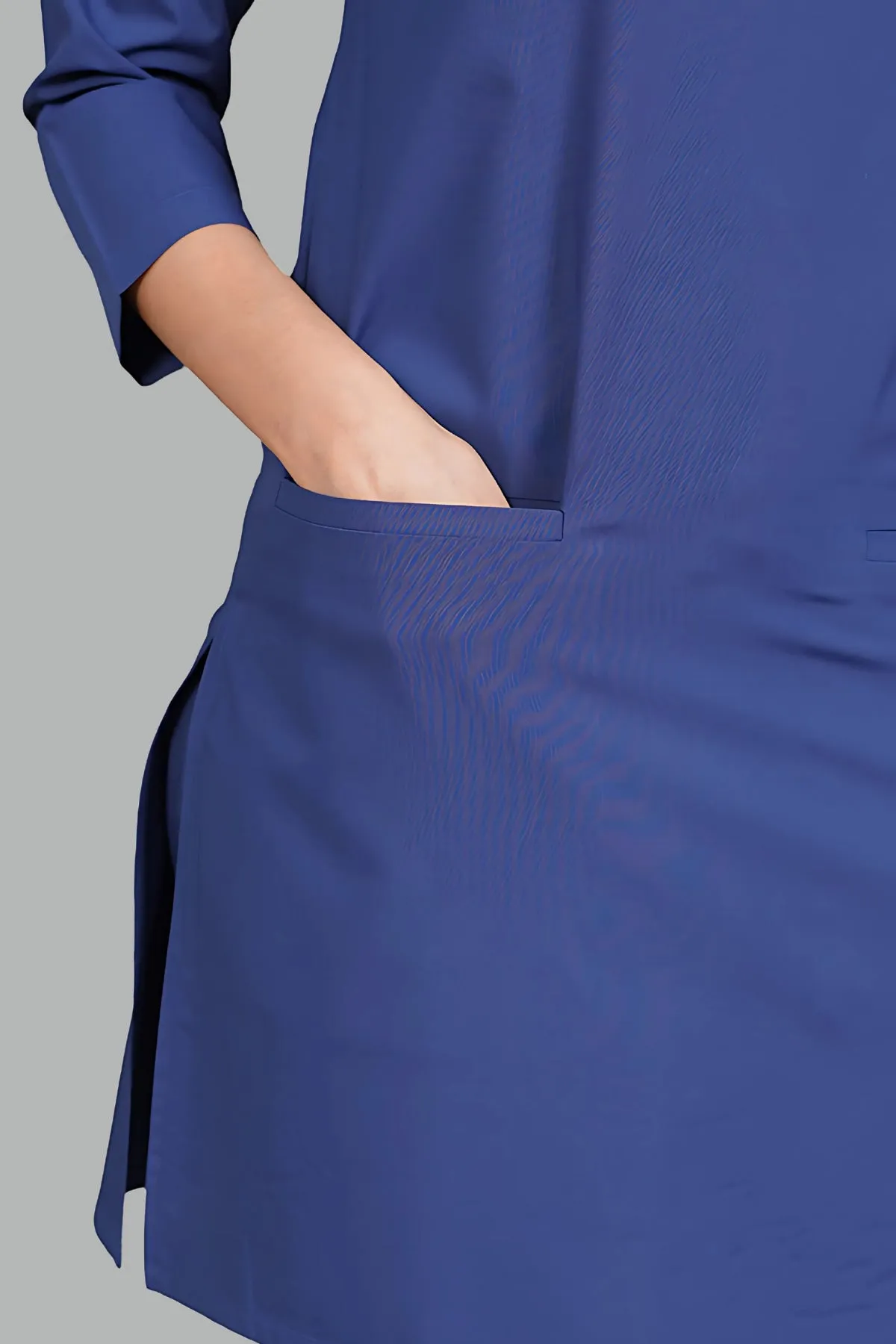 Sleek Piped V-Neck Scrub Set in Burgundy