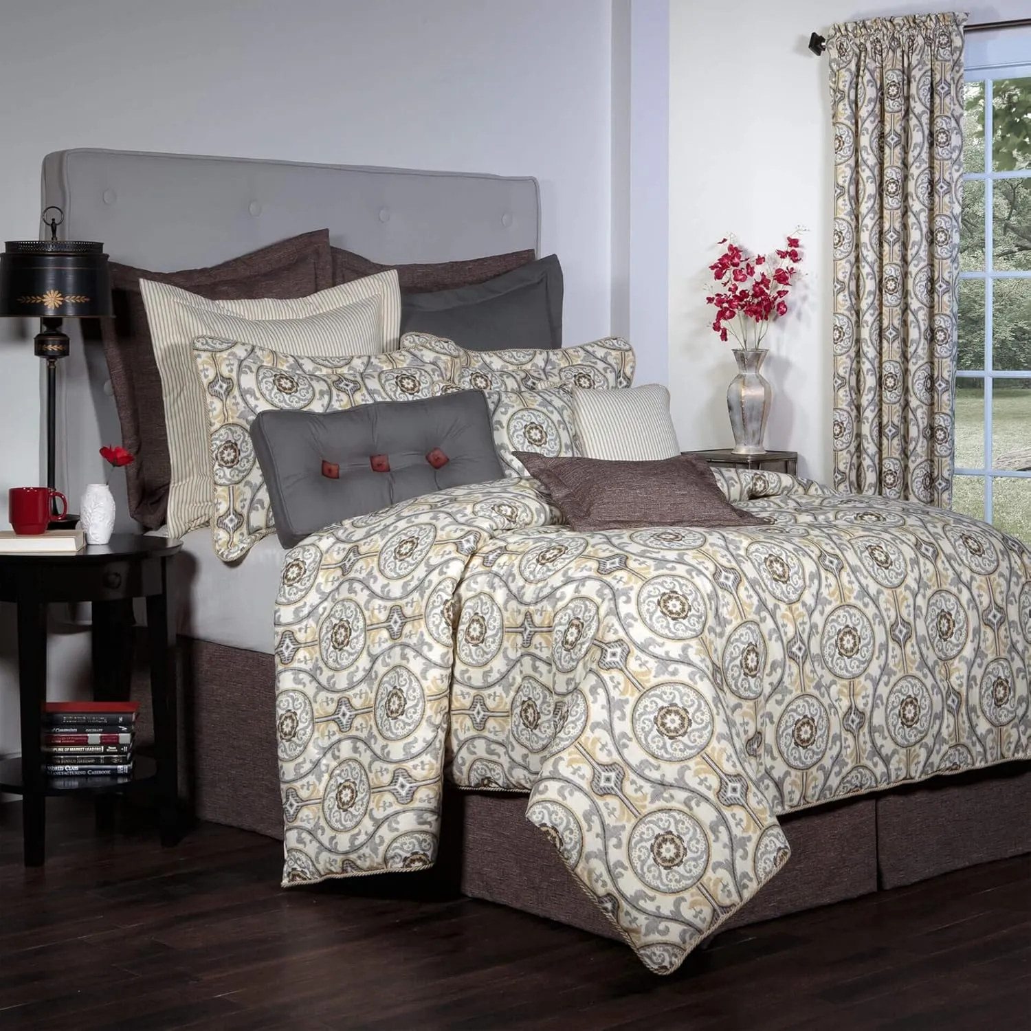 Thomasville At Home Izmir Comforter Only, Twin Comforter Only 90" Long x 66" Wide, Cotton Comforter Only (1)