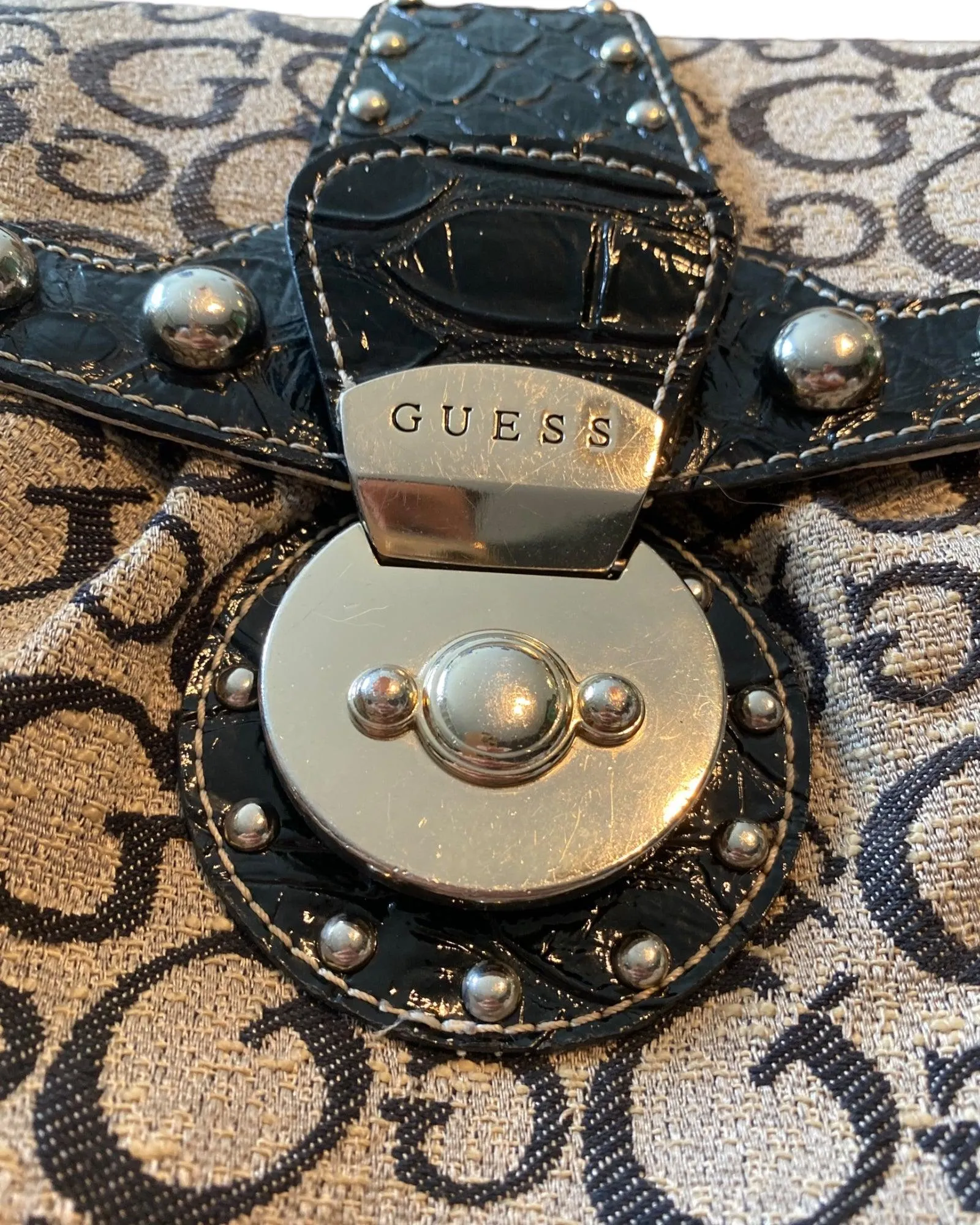 Vintage Guess Bag Beige Monogram - Y2K Classic Elegance | Lyons Way