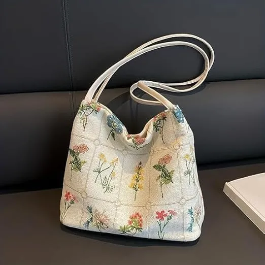 Women's floral shaped small handbag: women's casual large capacity fashionable floral embroidery makeup bag, women's wallet